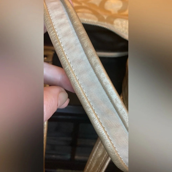 COACH Poppy Purse Bag Signature Cs Monogram Cream and Gold THREE Hang Tags GUC - Picture 16 of 16